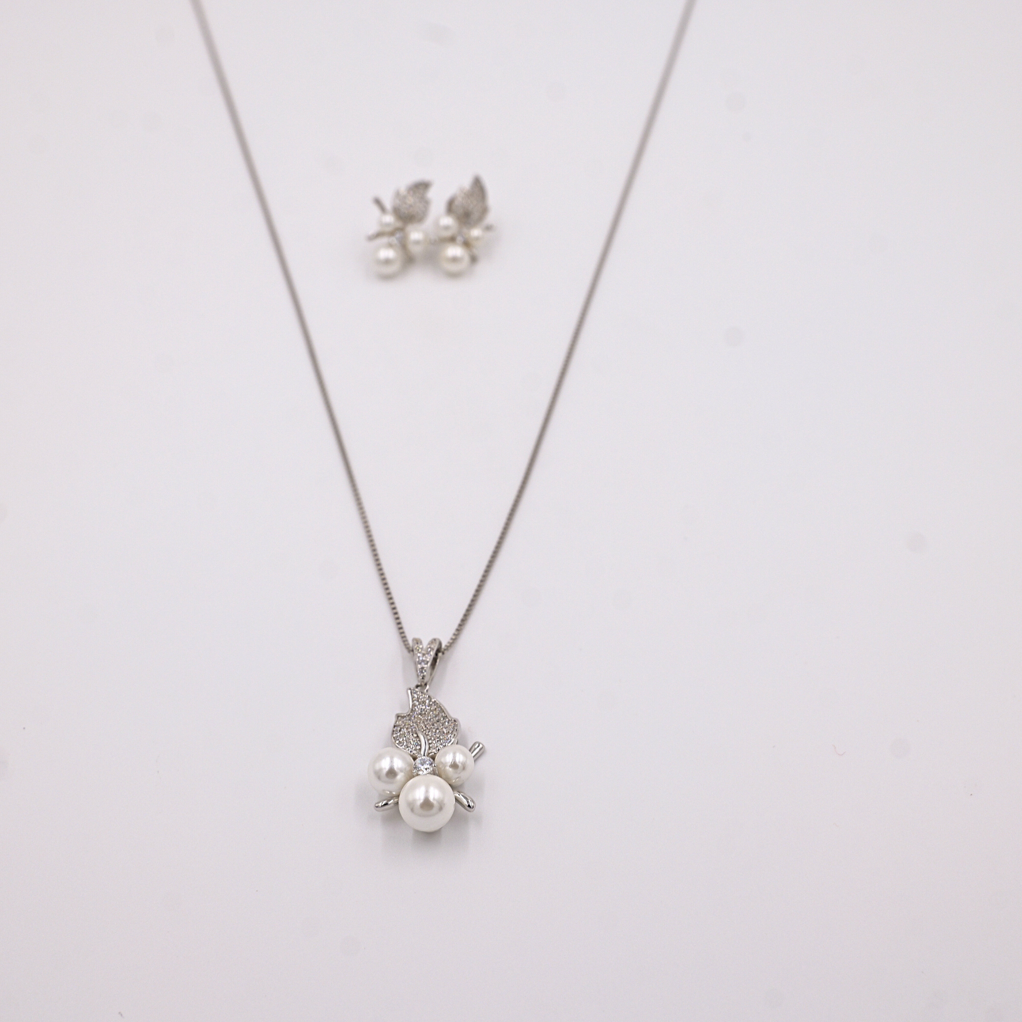 Pearl Bloom Leaf Pendant Set