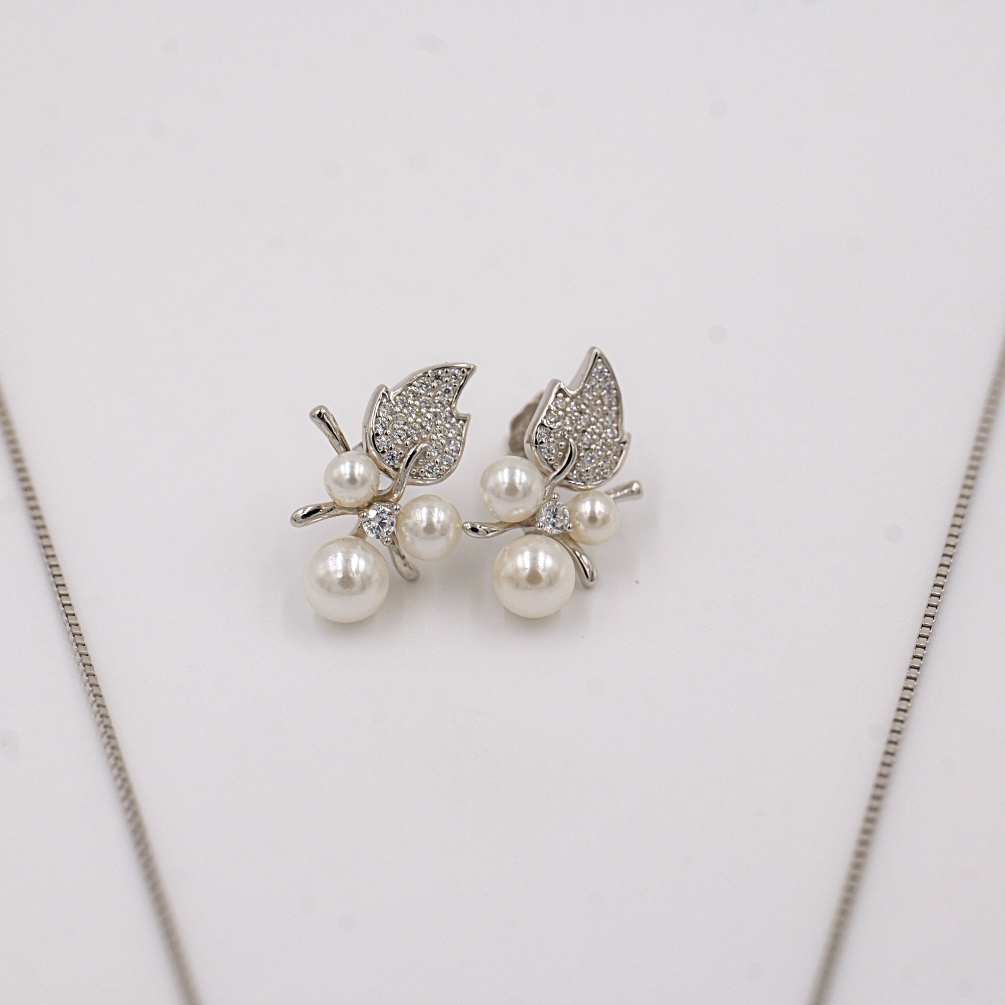 Pearl Bloom Leaf Pendant Set